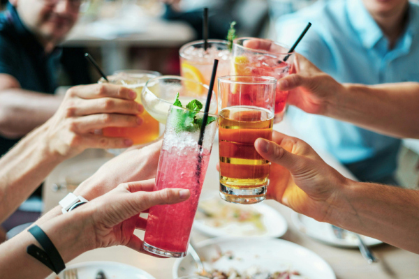 Alkoholfreier Aperitif im Sommer